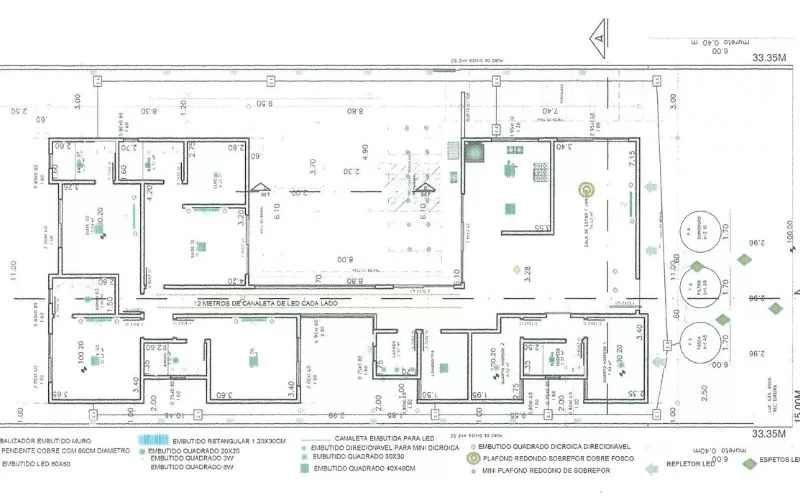 Planta arquitetónica com divisões e medidas detalhadas.