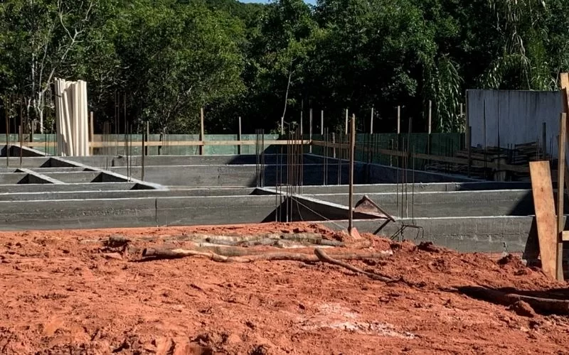 Construção de fundações em terreno arenoso