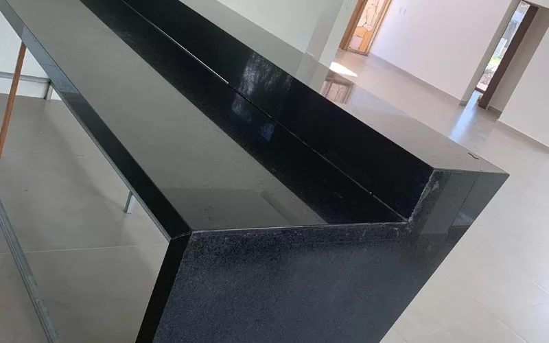 Bancada de cozinha em granito preto moderno