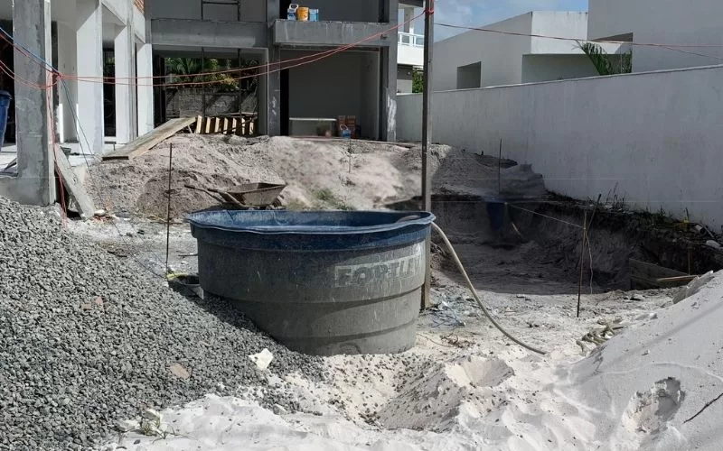 Construção de casa com materiais no exterior