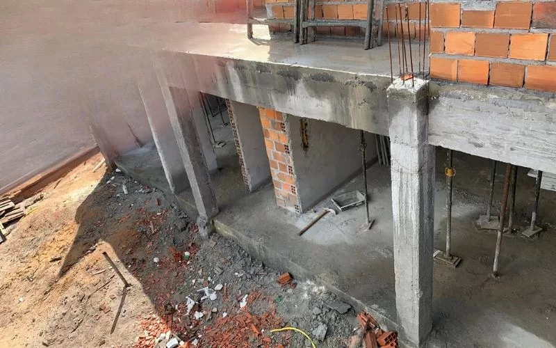 Construção de fundação em obra residencial